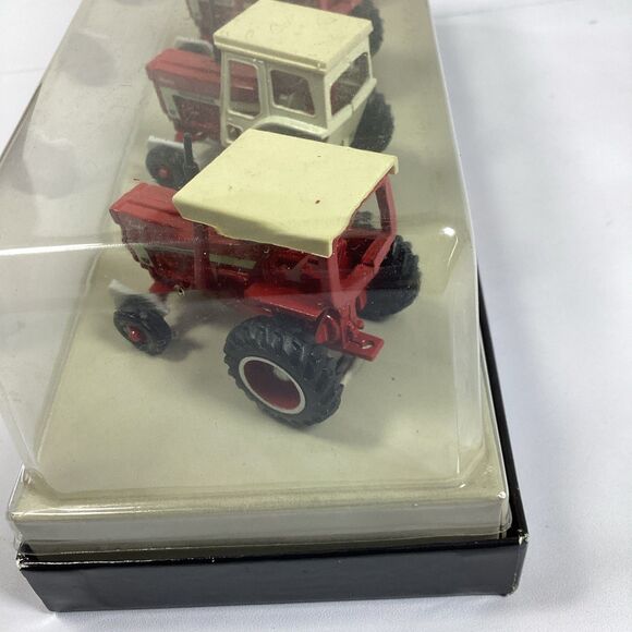 Ertl IHC 66 Series Tractor Set 1991 1/64 Scale - Picture 5 of 15